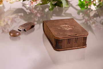  Wooden flash drive and dark wood wedding gift box