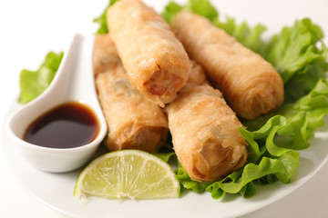 Fototapeta na wymiar fried spring roll with soy sauce and lettuce