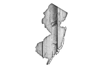Karte von New Jersey auf verwittertem Holz