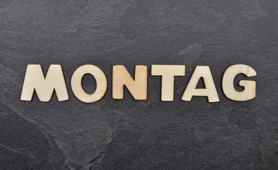 Begriff aus Hozbuchstaben auf Schieferplatte