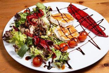 Grilled goat cheese salad