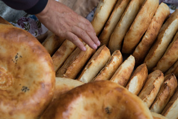 Obraz na płótnie Canvas Fresh Uzbek bread at the market in Samarkand