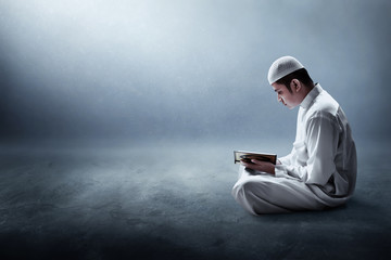 Religious muslim man reading holy quran - 334141647
