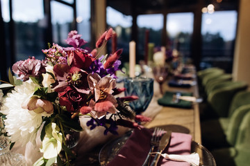 Obraz premium wedding reception table in a restaurant. Wedding ideas