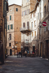 Obraz premium street in old town, Sienna, Italy