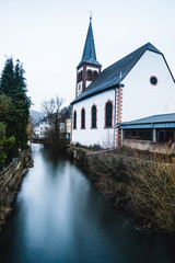 Kirche am Fluss