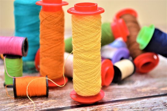 rocchetti di cotone colorato articoli per sartorie