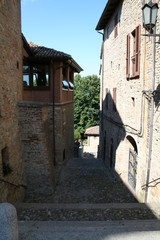 Castell'Arquato, Italy : alley in town center