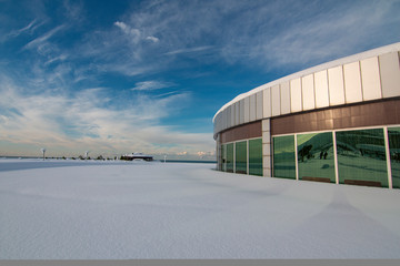 Fototapeta premium view of fresh snow and sky behind house