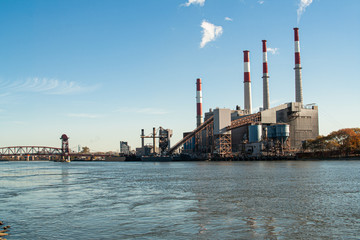 Obraz premium industrial factory on the banks of a river