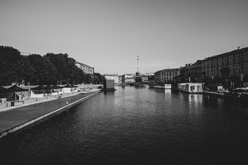 Panorama cittadino dei navigli nel centro città di Milano, Lombardia, Italia