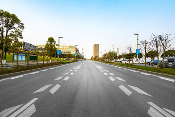 Obraz premium Highway and urban buildings in Chongqing, China