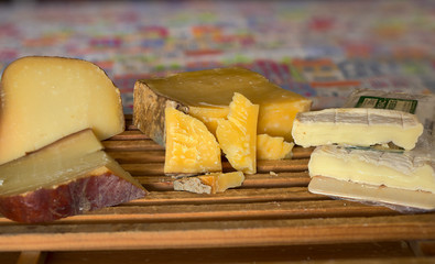 Tabla de quesos franceses Tomme, Comté y Brique de loubressac