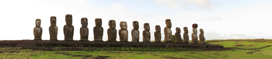 Fototapeta na wymiar Rapa Nui - Ahu Tongariki