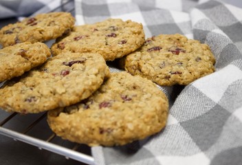 oatmeal cookies with raisins 