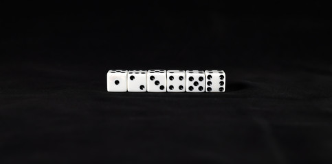 Table game dice