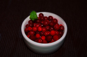 red currants in a bowl