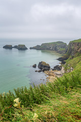 Impressionen von Carrick-a-Rede in Nordirland an einem nebligen Tag