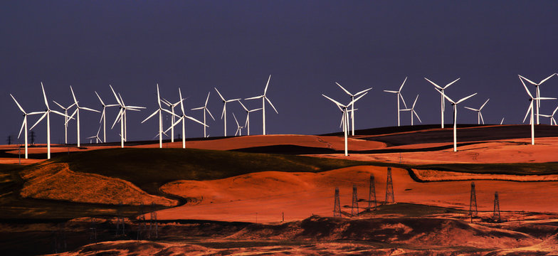 Wind farm near the border of Oregon and Washington, USA