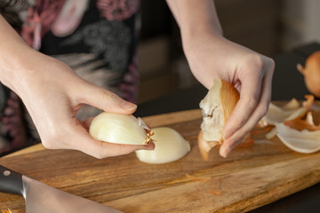 How to cut and chop onions