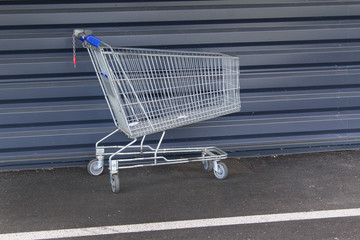 empty shopping cart on the nobody street 