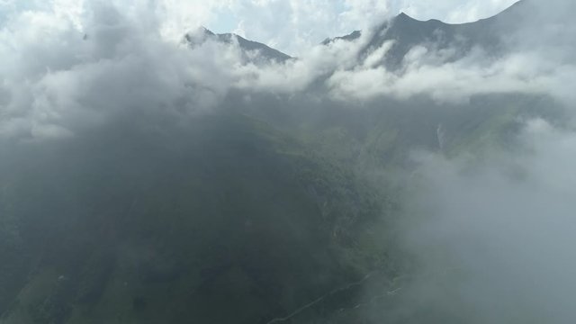 Montagne paysage nuages 