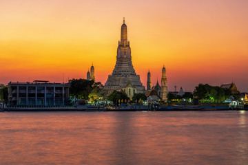 Fototapeta premium Wat Arun Ratchawararam, a Buddhist temple in Bangkok, Thailand