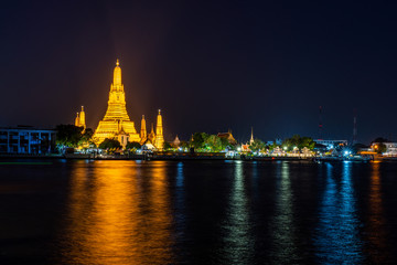 Obraz premium Wat Arun Ratchawararam, a Buddhist temple in Bangkok, Thailand