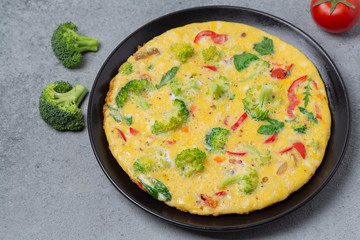 Obraz na płótnie Canvas Frittata with broccoli and vegetables. Vegetarian recipe.