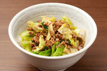 肉味噌キャベツ丼