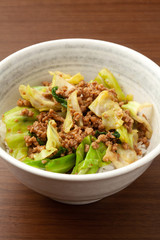 肉味噌キャベツ丼