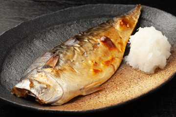 鯖の塩焼き