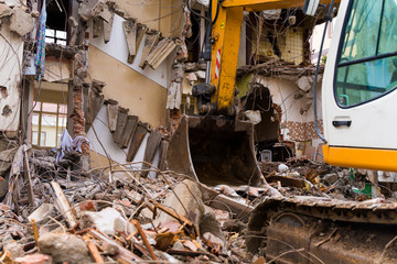Fototapeta na wymiar Bulldozer demolishes old buildings. demolition of a building in the harbor area in Turkey, istanbul