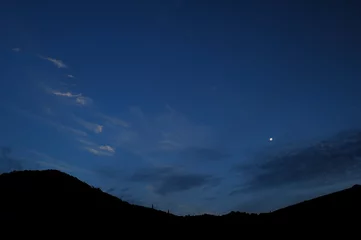 Fototapeten Nachthimmel mit Wolken © bennytrapp