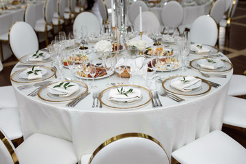 Magnificent table setting for celebrating weddings and other banquets. Wedding decor