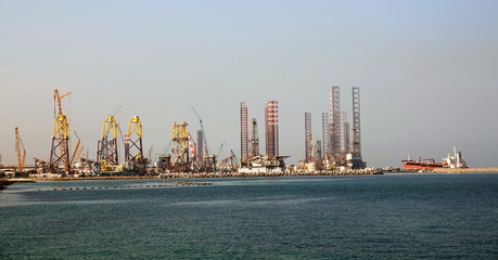 Obraz premium Construction of harbor cranes