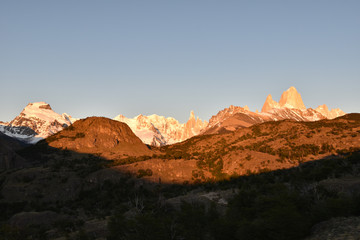 Sonnenaufgang am Mt. Fitz Roy und Cerro Torre