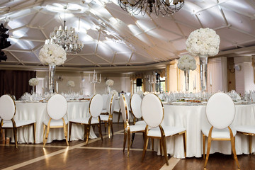 Magnificent table setting for celebrating weddings and other banquets. Wedding decor