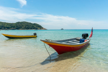 Fototapeta na wymiar Boats with clear water and blue skies at Perhentian Island, Malaysia