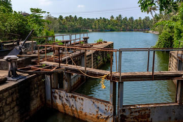 Fototapeta na wymiar Lock between fresh and brackish water, backwaters, Kerala, India