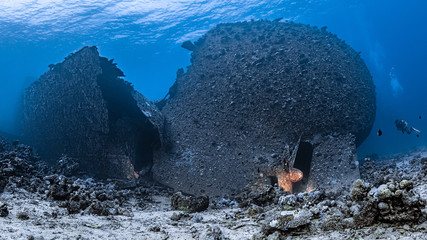 Taucher am Wrack der Chrisoula K bei Abu Nuhas im Roten Meer