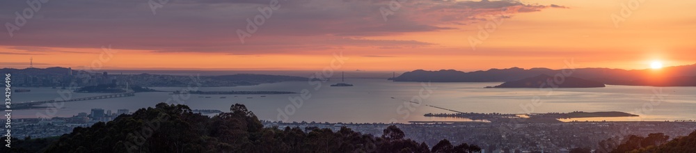 Wall mural Sunset over the entire San Francisco Bay