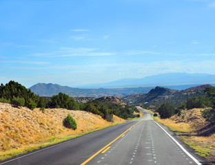 Fototapeta premium Road Known as the Turquoise Trail National Scenic Byway