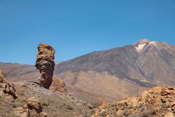 Roque Cinchado with Mount Teide in the background, attractive travel destination with its volcanic, unusual landscape and moon-like rocky terrain, Teide National Park, Tenerife, Canary Islands, Spain