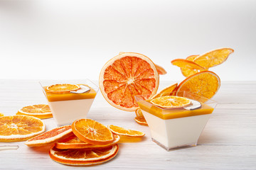 Yellow Panakota with orange flavor and slices of orange