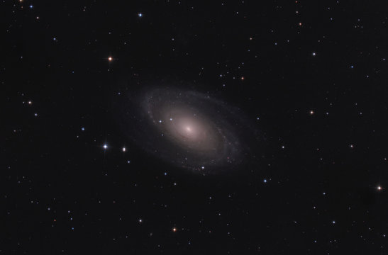 
M81 galassia a spirale nella costellazione dell&rsquo;orsa maggiore e della giraffa
