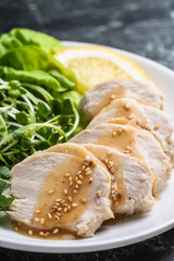 蒸し鶏の胡麻だれ