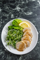 蒸し鶏の胡麻だれ