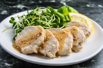 蒸し鶏の胡麻だれ