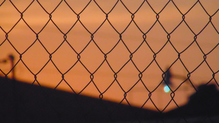 Atardecer Tras una Malla